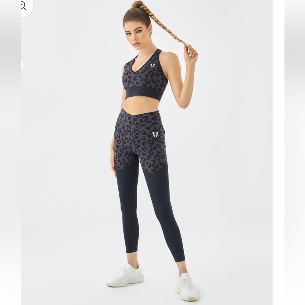Firm Abs Scrunch Butt Leopard Leggings In Dark Gray size small